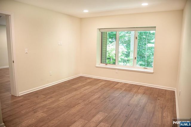 23 Lakeview Drive, Old Tappan, NJ 07675