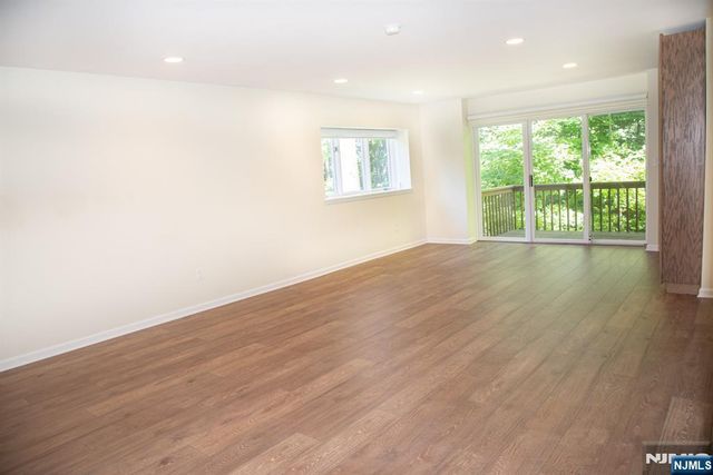 23 Lakeview Drive, Old Tappan, NJ 07675