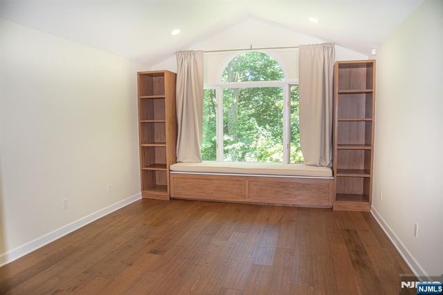 23 Lakeview Drive, Old Tappan, NJ 07675