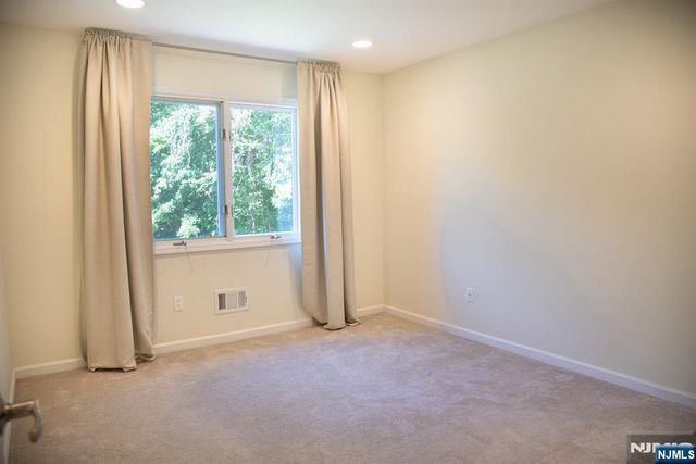 23 Lakeview Drive, Old Tappan, NJ 07675