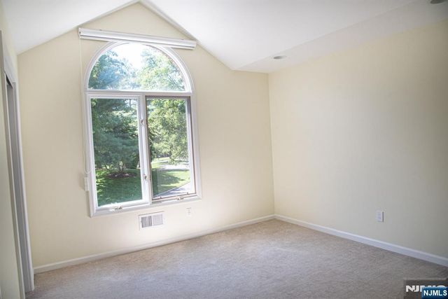 23 Lakeview Drive, Old Tappan, NJ 07675