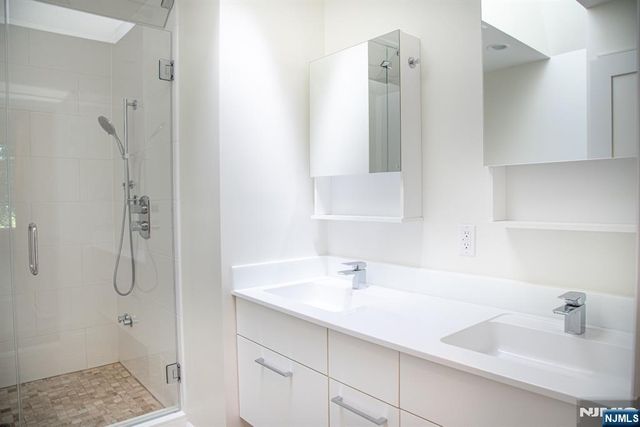 23 Lakeview Drive, Old Tappan, NJ 07675