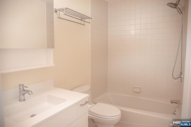 23 Lakeview Drive, Old Tappan, NJ 07675