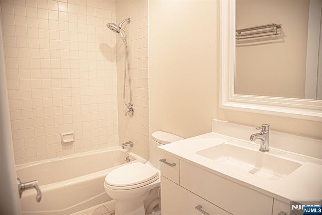 23 Lakeview Drive, Old Tappan, NJ 07675