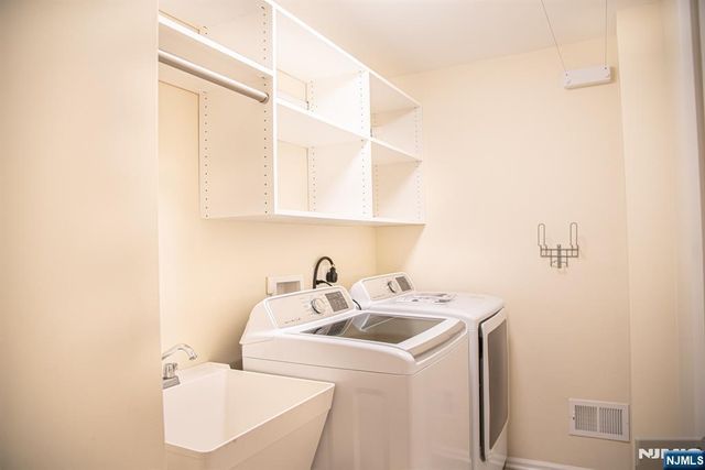 23 Lakeview Drive, Old Tappan, NJ 07675
