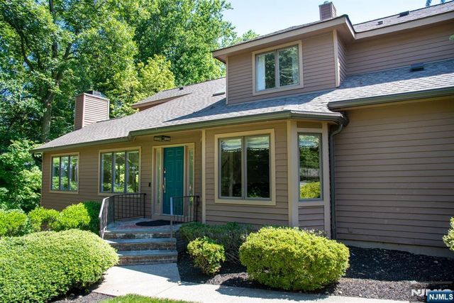 23 Lakeview Drive, Old Tappan, NJ 07675