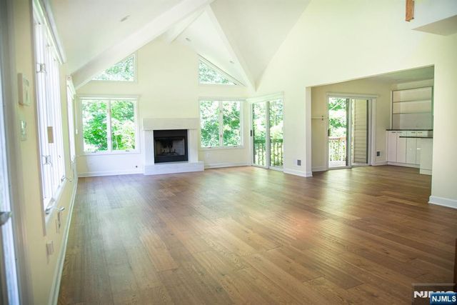 23 Lakeview Drive, Old Tappan, NJ 07675