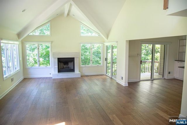 23 Lakeview Drive, Old Tappan, NJ 07675
