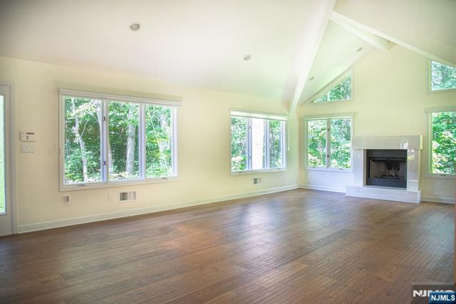 23 Lakeview Drive, Old Tappan, NJ 07675