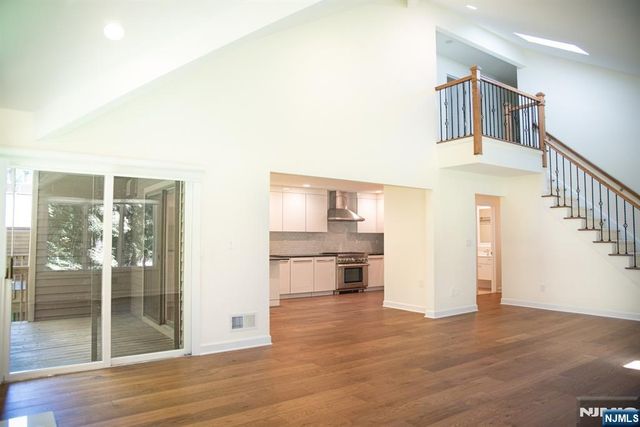 23 Lakeview Drive, Old Tappan, NJ 07675