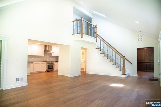 23 Lakeview Drive, Old Tappan, NJ 07675