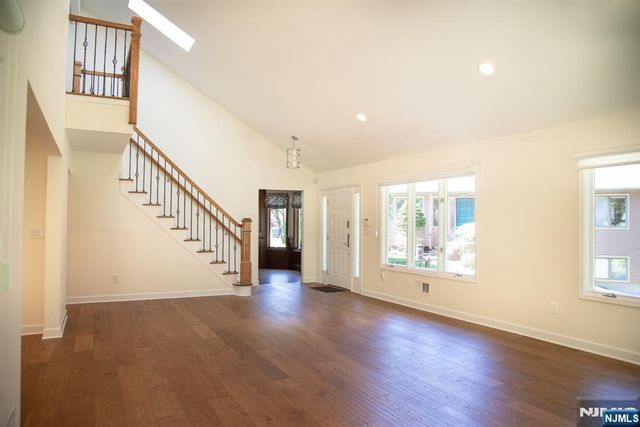 23 Lakeview Drive, Old Tappan, NJ 07675