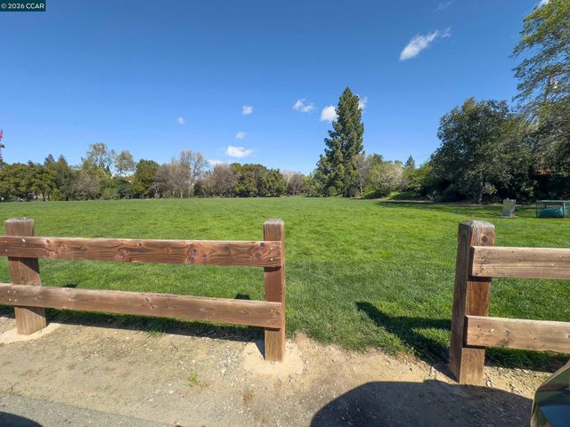 1743 Carmel Dr 23, Walnut Creek, CA 94596