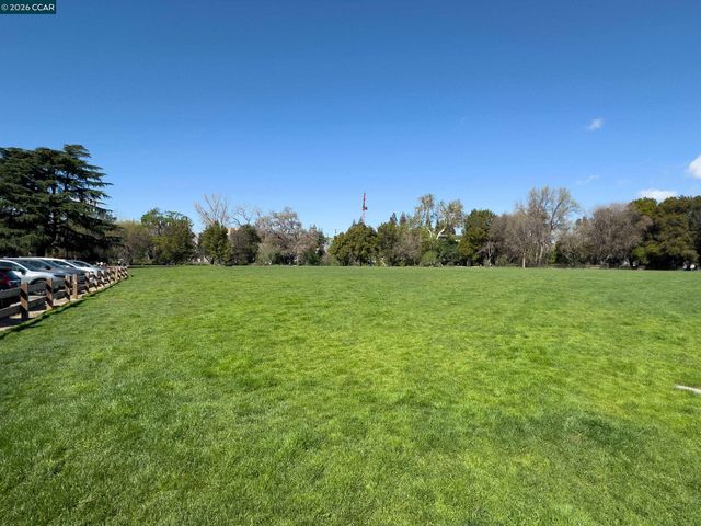 1743 Carmel Dr 23, Walnut Creek, CA 94596