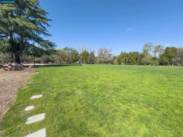 1743 Carmel Dr 23, Walnut Creek, CA 94596