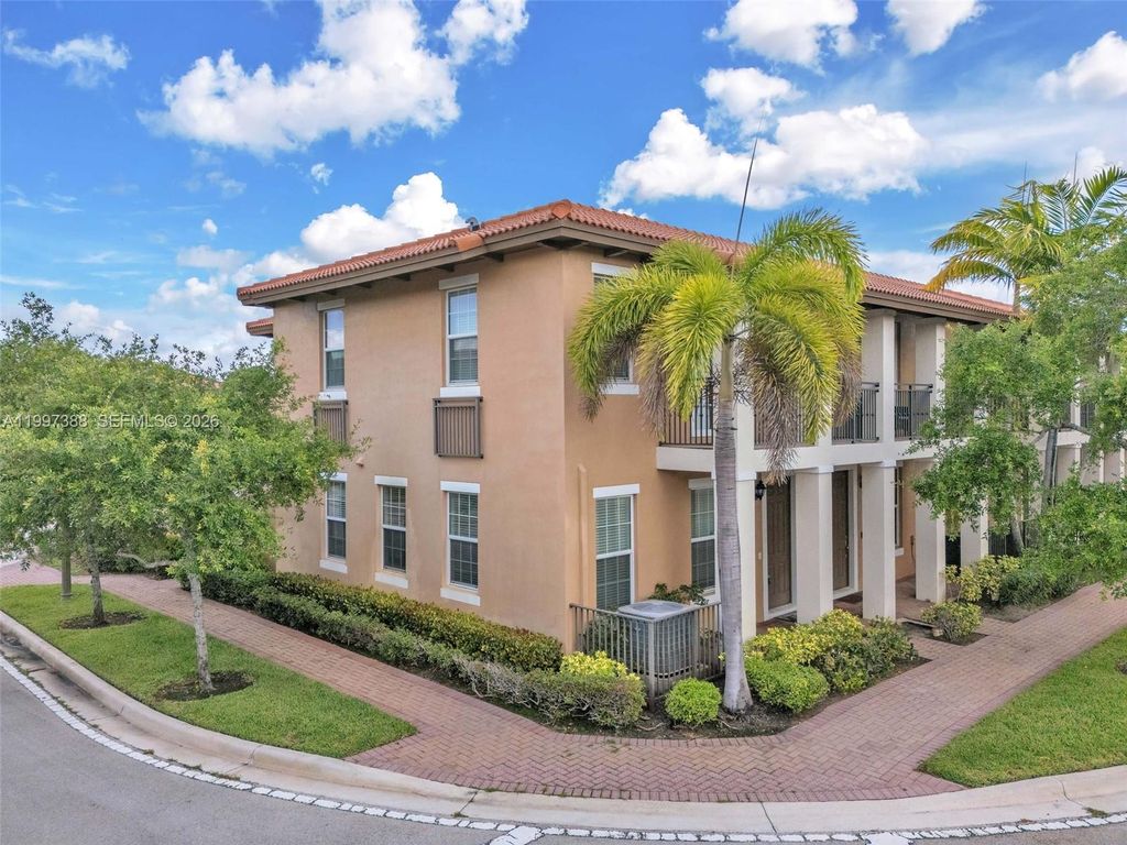 1148 SW 147th Avenue, Pembroke Pines, FL 33027