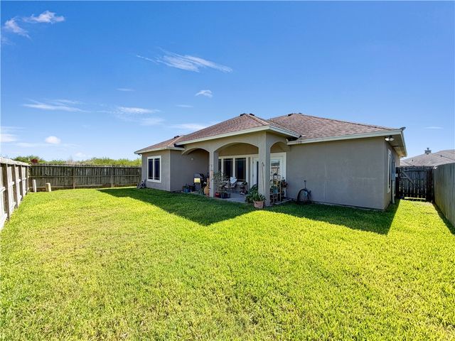 8130 King Henry Pl, Corpus Christi, TX 78414