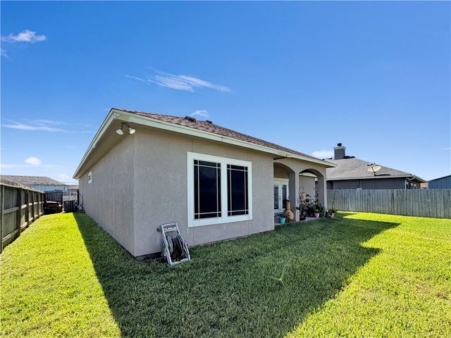 8130 King Henry Pl, Corpus Christi, TX 78414