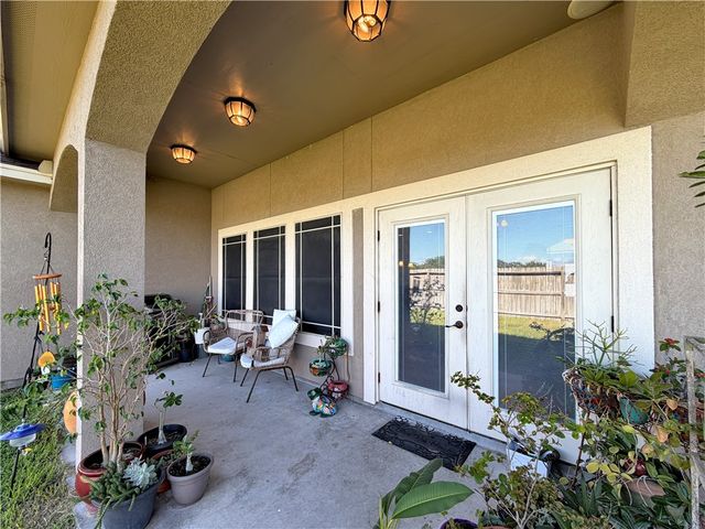 8130 King Henry Pl, Corpus Christi, TX 78414
