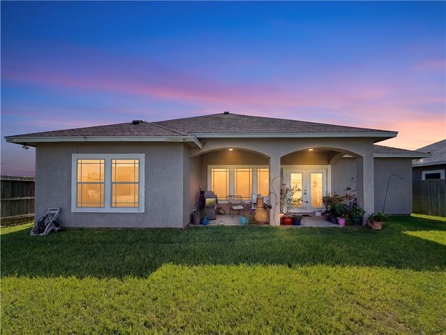8130 King Henry Pl, Corpus Christi, TX 78414
