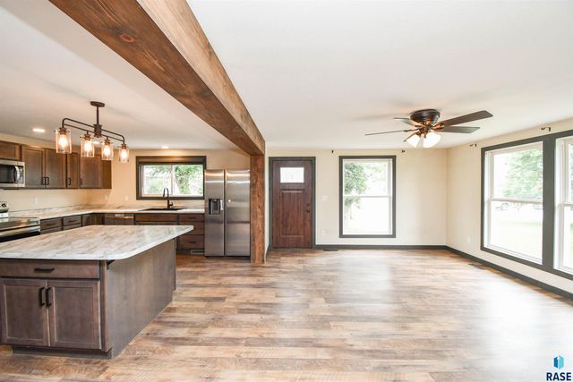 919 S Academy St Street, Lennox, SD 57039