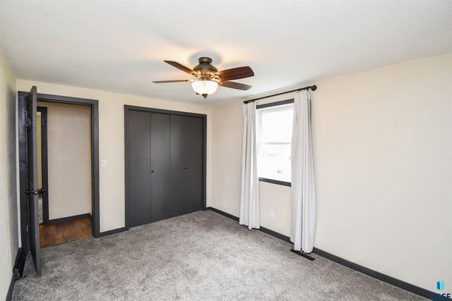 919 S Academy St Street, Lennox, SD 57039