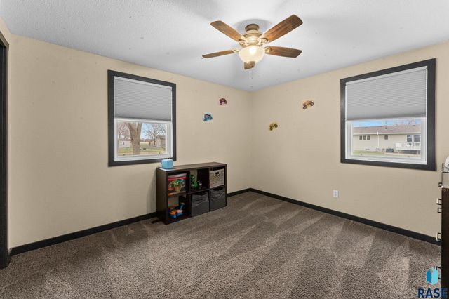 919 S Academy St Street, Lennox, SD 57039