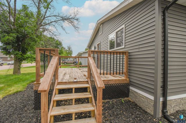 919 S Academy St Street, Lennox, SD 57039