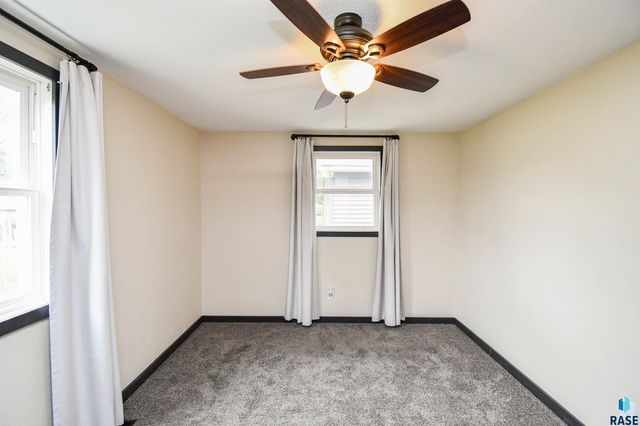 919 S Academy St Street, Lennox, SD 57039