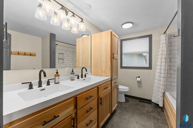 919 S Academy St Street, Lennox, SD 57039