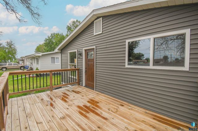 919 S Academy St Street, Lennox, SD 57039