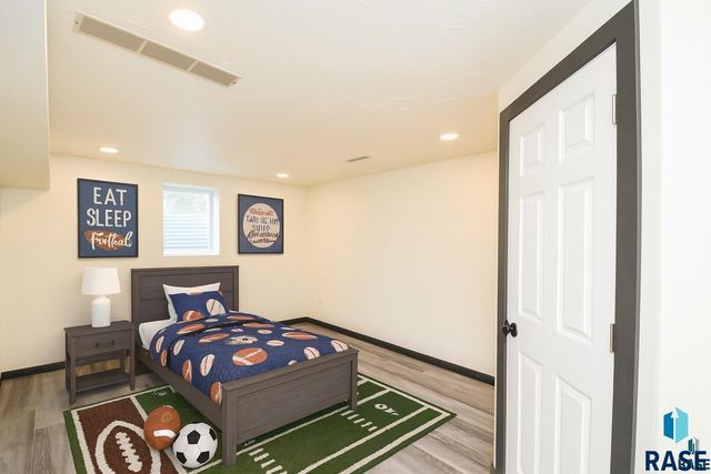 919 S Academy St Street, Lennox, SD 57039