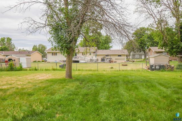 919 S Academy St Street, Lennox, SD 57039