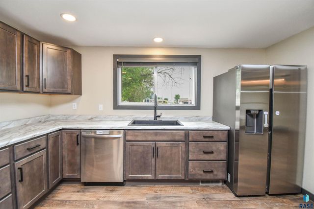 919 S Academy St Street, Lennox, SD 57039