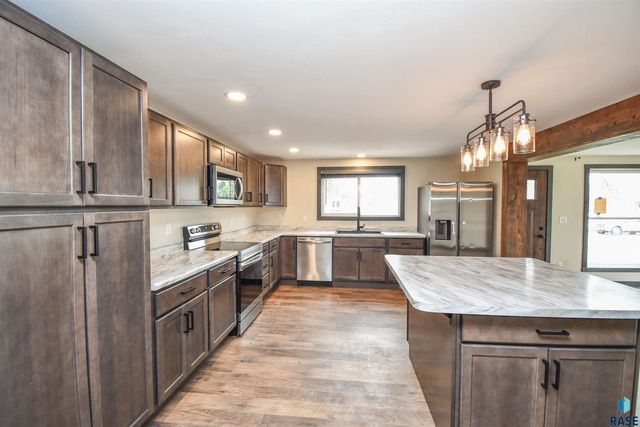 919 S Academy St Street, Lennox, SD 57039