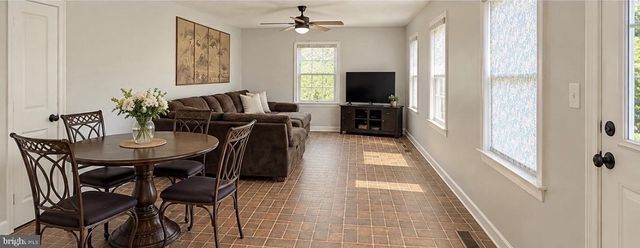 9 PLAZA CT, Ewing, NJ 08628