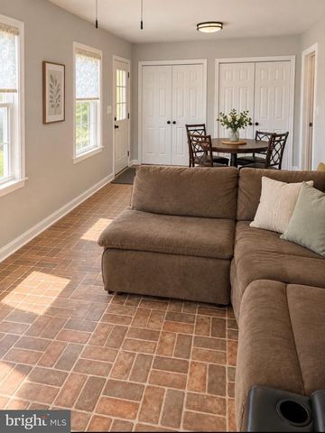 9 PLAZA CT, Ewing, NJ 08628