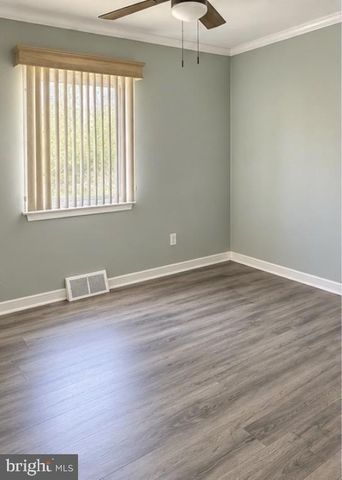 9 PLAZA CT, Ewing, NJ 08628