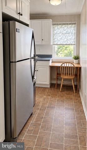 9 PLAZA CT, Ewing, NJ 08628