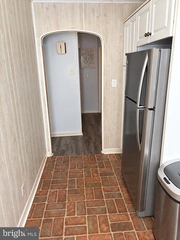 9 PLAZA CT, Ewing, NJ 08628