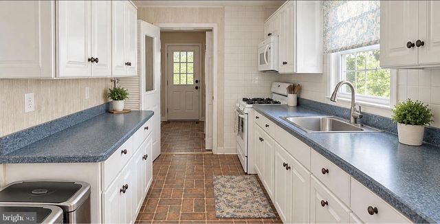 9 PLAZA CT, Ewing, NJ 08628