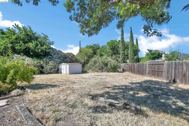 2123 Camelia Ct, Pittsburg, CA 94565