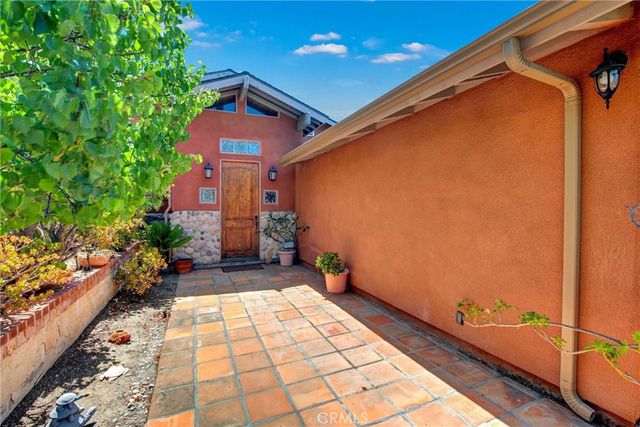 1026 Arnold Way, Alpine, CA 91901