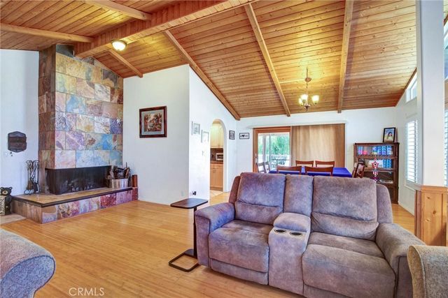 1026 Arnold Way, Alpine, CA 91901
