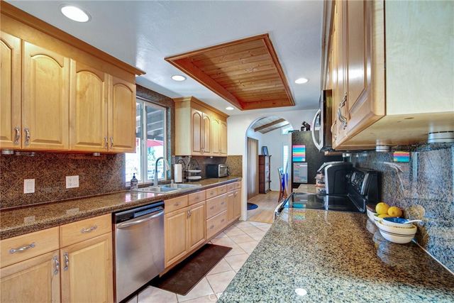 1026 Arnold Way, Alpine, CA 91901