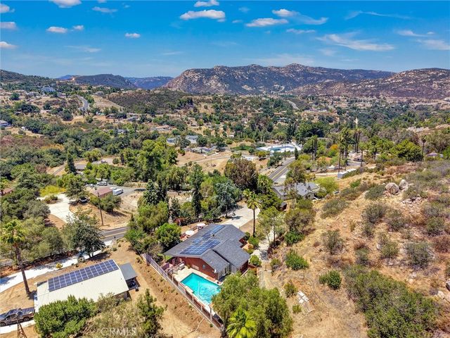 1026 Arnold Way, Alpine, CA 91901