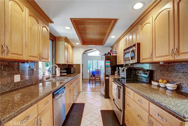 1026 Arnold Way, Alpine, CA 91901