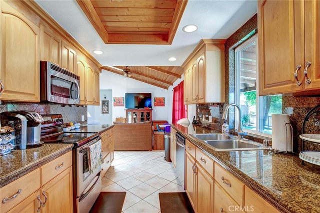 1026 Arnold Way, Alpine, CA 91901