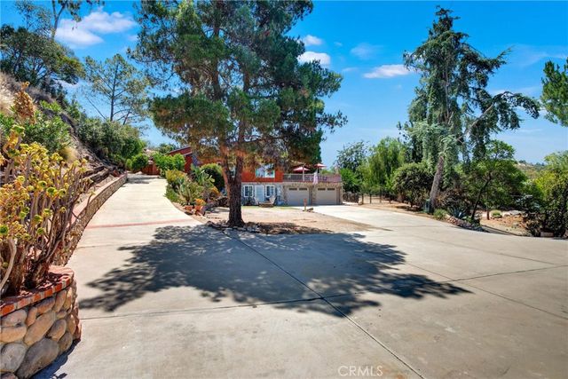 1026 Arnold Way, Alpine, CA 91901