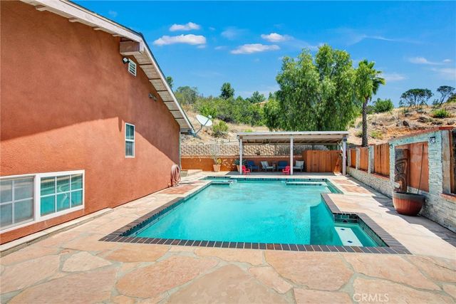 1026 Arnold Way, Alpine, CA 91901